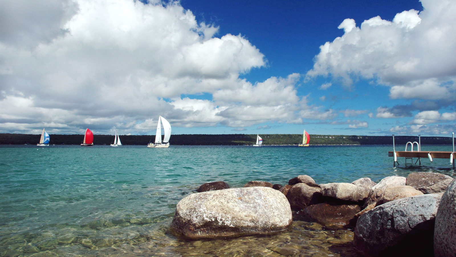 bruce-peninsula-boats-sailing